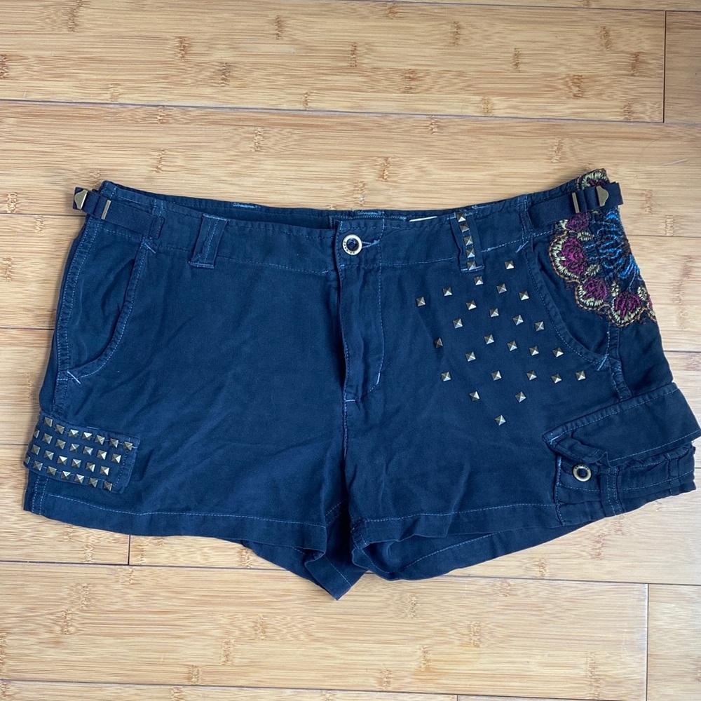 Da-Nang Black Cargo Shorts with Stud and Embroidered Accent